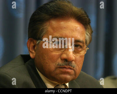 Il Sep 23, 2004; New York, NY, STATI UNITI D'AMERICA; Presidente del Pakistan Pervez Musharraf in occasione di una riunione durante la 59a sessione dell'Assemblea generale delle Nazioni Unite tenutasi presso la sede delle Nazioni Unite a New York. Foto Stock