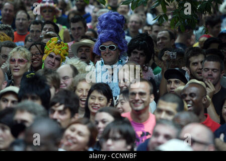 Agosto 21, 2004; Manhattan, NY, STATI UNITI D'AMERICA; il pubblico al Wigstock 2004 nell'ululato festival di Tompkins Square Park nell'East Village di New York City. Foto Stock