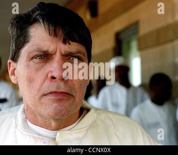 Mar 15, 2003 - Huntsville, AL, USA - ogni uomo in Alabama sistema carcerario noto per avere l AIDS è confinata a un convertito vecchio magazzino con alta, leaky soffitti e letti a castello così vicini che favoriscono l'infezione tra affetti da AIDS, condannati a calcare correzionali Facility. Più th Foto Stock