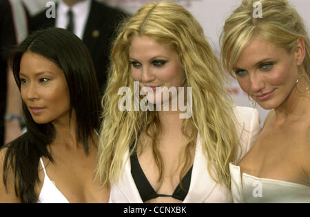 Jun 18, 2003; Hollywood, CA, Stati Uniti d'America; 'Charlie's Angels' attrici Lucy Liu, Drew Barrymore e Cameron Diaz @ la premiere del 'Charlie's Angels: Full Throttle" a Hollywood. Foto Stock