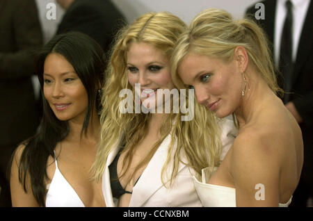 Jun 18, 2003; Hollywood, CA, Stati Uniti d'America; 'Charlie's Angels' attrici Lucy Liu, Drew Barrymore e Cameron Diaz @ la premiere del 'Charlie's Angels: Full Throttle" a Hollywood. Foto Stock