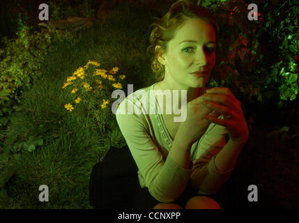 Dic 05, 2003; Los Angeles, CA, Stati Uniti d'America; attrice MIRANDA OTTO, che gioca Eowyn nella trilogia, in corrispondenza di una pressa giuncata per "Il Signore degli Anelli - Il Ritorno del Re", l'ultimo episodio della saga di Tolkien, tenutasi in tende vicino al Wadsworth Theatre in LA. Foto Stock