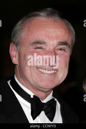 Oct 23, 2004; Beverly Hills CALIFORNIA, STATI UNITI D'AMERICA; capo di polizia WILLIAM BRATTON al XVI giostra annuale di speranza gala tenutosi presso il Beverly Hilton Hotel. Foto Stock