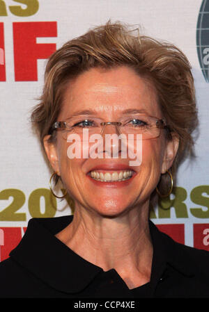 Ottobre 21, 2010 - Los Angeles, California, Stati Uniti - Annette Bening.Internazionale delle Donne Media Foundation il coraggio di giornalismo Awards tenutosi presso il Beverly Hills Hotel. Los Angeles 10-21-2010. 2010.K66606AL(Credit Immagine: Â© TLeopold/Globe foto/ZUMApress.com) Foto Stock