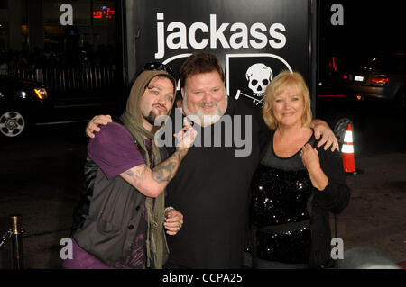 Ottobre 13, 2010 - Los Angeles, California, Stati Uniti - Bam Margera, Phil Margera, Aprile Margera frequentando il Los Angeles Premiere di Jackass 3D presso il Grauman's Chinese Theatre in Hollywood, la California il 13 ottobre 2010. 2010.K66557lunga(Immagine di credito: Â© D. lunga/Globe foto/ZUMApress.com) Foto Stock