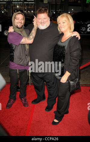 Ottobre 13, 2010 - Los Angeles, California, Stati Uniti - Bam Margera, Phil Margera, Aprile Margera frequentando il Los Angeles Premiere di Jackass 3D presso il Grauman's Chinese Theatre in Hollywood, la California il 13 ottobre 2010. 2010.K66557lunga(Immagine di credito: Â© D. lunga/Globe foto/ZUMApress.com) Foto Stock