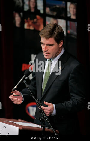 Senato democratica nominee JACK CONWAY parla durante una campagna di dibattito a Luther F. Carson quattro fiumi centro. Conway è stato la procura generale. Foto Stock