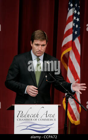 Senato democratica nominee JACK CONWAY parla durante una campagna di dibattito a Luther F. Carson quattro fiumi centro. Conway è stato la procura generale. Foto Stock