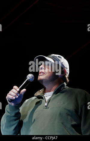 Country Music Artista SAMMY KERSHAW eseguite durante il Downtown Days festival il Sabato, Ottobre 9, 2010 in Columbia, Ky. Kershaw è più noto per i suoi 1993 n. 1 hit song "egli non so lei è bellissima", nonché "Regina del mio rimorchio ad ampiezza doppia," "Cadillac Style' e 'nazionale lavora una donna H Foto Stock