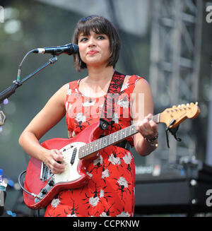 Oct 10, 2010 - Austin, Texas, Stati Uniti d'America - musicista NORAH JONES si esibisce dal vivo come parte del 2010 Austin City Limits Music Festival che ha avuto luogo a Zilker park situato nel centro di Austin. Copyright 2010 Jason Moore. (Credito Immagine: © Jason Moore/ZUMAPRESS.com) Foto Stock