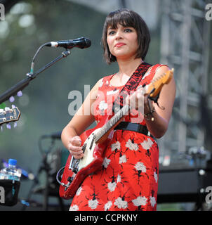 Oct 10, 2010 - Austin, Texas, Stati Uniti d'America - musicista NORAH JONES si esibisce dal vivo come parte del 2010 Austin City Limits Music Festival che ha avuto luogo a Zilker park situato nel centro di Austin. Copyright 2010 Jason Moore. (Credito Immagine: © Jason Moore/ZUMAPRESS.com) Foto Stock