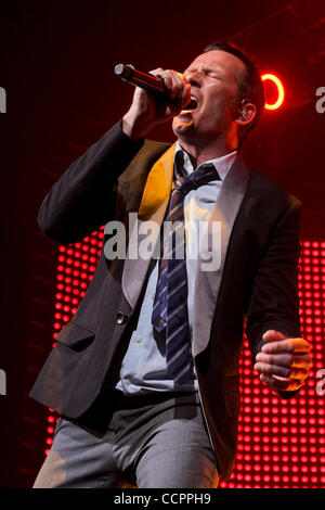 Ottobre 12, 2010 - Hollywood, Florida, Stati Uniti d'America - cantante Scott Weiland degli Stone Temple Pilots esegue Ottobre 12, 2010 at Hard rock dal vivo presso il Seminole Hotel and Casino in Hollywood, FL (credito Immagine: © Aaron Gilbert Southcreek/Global/ZUMApress.com) Foto Stock