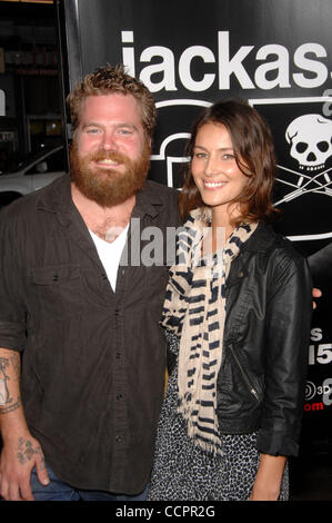 Ottobre 13, 2010 - Hollywood, California, Stati Uniti - Ryan Dunn durante la premiere del nuovo film da Paramount foto e film di MTV JACKASS 3D presso Grauman's Chinese Theater, su 10-13-2010 a Los Angeles, Ca.. K66890MGE.(Immagine di credito: Â© Michael Germana Globo/foto/ZUMApress.com) Foto Stock