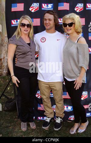 Ottobre 3, 2010 - Los Angeles, California, Stati Uniti - Melissa Joan Hart; Louie Vito; Kelly Osbourne.Pro evento sci beneficio con gli Stati Uniti Olympic Ski & Snowboard Team tenutasi a residenza privata.Topanga,California 10-03-2010. 2010.K66062TL(Immagine di credito: Â© TLeopold/Globe foto/ZUMApress.com) Foto Stock