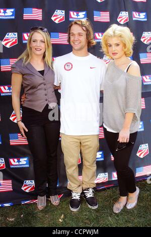 Ottobre 3, 2010 - Los Angeles, California, Stati Uniti - Melissa Joan Hart; Louie Vito; Kelly Osbourne.Pro evento sci beneficio con gli Stati Uniti Olympic Ski & Snowboard Team tenutasi a residenza privata.Topanga,California 10-03-2010. 2010.K66062TL(Immagine di credito: Â© TLeopold/Globe foto/ZUMApress.com) Foto Stock