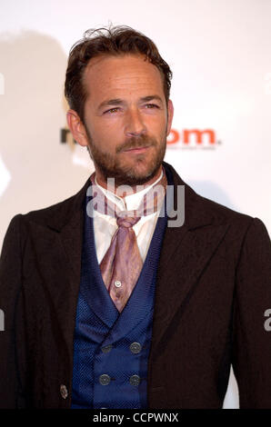 Attore LUKE PERRY frequentando il Mipcom 2010 apertura notturna presso l'Hotel Martinez - Cannes. Foto Stock