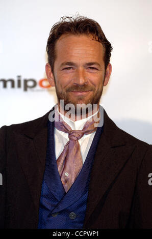 Attore LUKE PERRY frequentando il Mipcom 2010 apertura notturna presso l'Hotel Martinez - Cannes. Foto Stock
