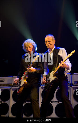 English rock band Status Quo performing live in Mosca Foto Stock