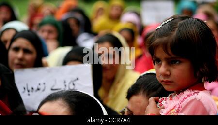 Maggio 01, 2010 - Srinagar Kashmir, India - ASHA operai prendono parte a una dimostrazione per le loro diverse esigenze su 'May giorno' a Srinagar, la capitale estiva del Kashmir indiano. (Credito Immagine: Â© Altaf Zargar/ZUMA Press) Foto Stock