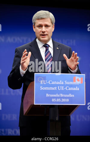 Canada il Primo Ministro Stephen Harper indirizzo una conferenza stampa congiunta dopo la riunione presso il consiglio Ue di Bruxelles in Belgio su 2010-05-05 Â© di Wiktor Dabkowski Foto Stock