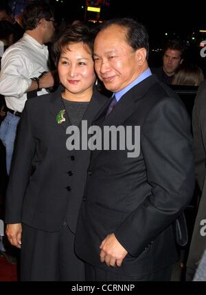 Dic. 18, 2003 - Hollywood, California, Stati Uniti - Mi8249CHW.''paga'' Premiere mondiale.Graumann's Chinese Theater.Hollywood, CA.12/18/03.Â© / / 2003.John Woo.(Immagine di credito: Â© Clinton Wallace/Globe foto/ZUMAPRESS.com) Foto Stock