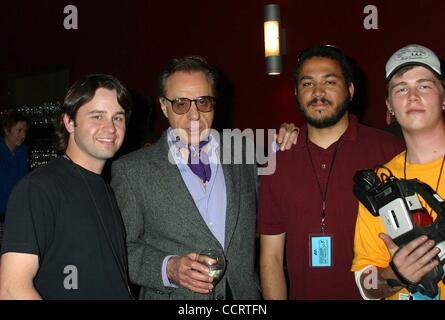 Apr. 19, 2003 - Hollywood, California, Stati Uniti - Mi7561CHW.US Premiere di "House of fools" per aprire il russo INTERNATIONAL FILM FESTIVAL (LA MOSTRA DEL CINEMA russo).luce di arco Hollywood, Hollywood CA.04/18/2003. / / 2003.PETER BOGDANOVICH E LA SCUOLA DI CINEMA GLI STUDENTI(Immagine di credito: Â© Clint Foto Stock