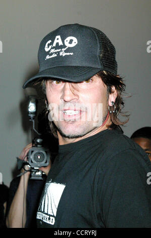 28 ottobre 2003 - Hollywood, California, Stati Uniti - Mi8117CHW .SHERI BODELL DELLA PRIMAVERA 2004 collezione fashion .A SMASHBOX studios di Hollywood Culver, CA .10/28/2003. / / 2003.Tommy Lee(Immagine di credito: Â© Clinton Wallace/Globe foto/ZUMAPRESS.com) Foto Stock