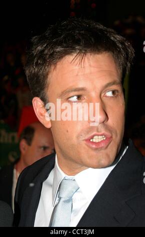 Ottobre 14, 2004 - Hollywood, California, Stati Uniti - K39816EG.NATALE SUPERSTITE LOS ANGELES PREMIERE A Grauman's Chinese Theater, Hollywood, California.10/14/2004. /E.G.I./ 2004.BEN AFFLECK(Immagine di credito: Â© Ed Geller/Globe foto/ZUMAPRESS.com) Foto Stock