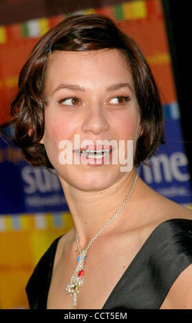 Luglio 15, 2004 - Hollywood, California, Stati Uniti - K38285EG.The Bourne Supremacy Premiere mondiale a Glossari Affini e PLAFONIERA ARCLIGHT CINEMA, CA..15/07/2004. /EGI/ 2004 .Franka Potente(Immagine di credito: Â© Ed Geller/Globe foto/ZUMAPRESS.com) Foto Stock