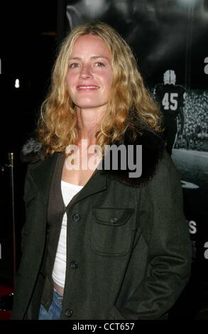 6 ott. 2004 - Hollywood, California, Stati Uniti - K39615EG.venerdì notte le luci prima mondiale al Grauman's Chinese Theater, Hollywood, California .10/06/04. /E.G.I./ 2004.ELISABETH SHUE(Immagine di credito: Â© Ed Geller/Globe foto/ZUMAPRESS.com) Foto Stock