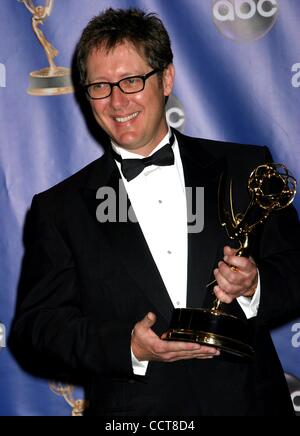 Sett. 19, 2004 - Hollywood, California, Stati Uniti - K39423EG.56TH Annuale Primetime Emmy Awards PRESSROOM presso lo Shrine Auditorium di Los Angeles, California.19/09/04. /E.G.I./ 2004.James Spader(Immagine di credito: Â© Ed Geller/Globe foto/ZUMAPRESS.com) Foto Stock