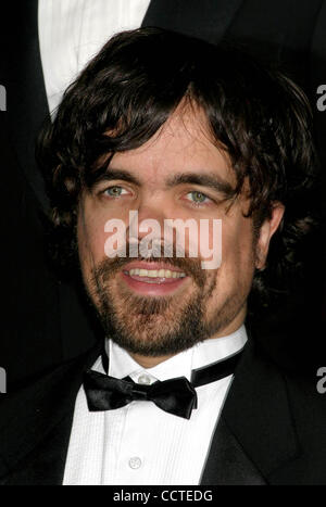 Febbraio 21, 2004 - Hollywood, California, Stati Uniti - K35577EG.56TH Annuale Writers Guild AWARDS presso il Century Plaza Hotel, secolo Hollywood, California.02/21/04 . /E.G.I./ 2004.Peter Dinklage.(Immagine di credito: Â© Ed Geller/Globe foto/ZUMAPRESS.com) Foto Stock