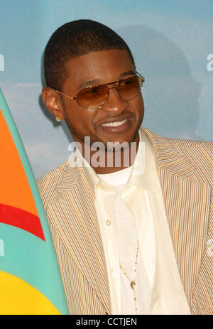 Agosto 8, 2004 - Hollywood, California, Stati Uniti - K38655EG.Il 2004 Teen Choice Awards - PRESSROOM A ANFITEATRO UNIVERSALE, UNIVERSAL Hollywood, California .08/08/2004 . /E.G.I./ 2004.USHER.(Immagine di credito: Â© Ed Geller/Globe foto/ZUMAPRESS.com) Foto Stock