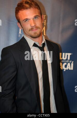 Apr 22, 2010 - Newport Beach, California, Stati Uniti d'America - Cam Gigandet arriva alla premiere di 'cinque stelle giorno' durante la serata di apertura del Newport Beach Film Festival 2010. (Credito Immagine: © Mark Samala/ZUMA Press) Foto Stock