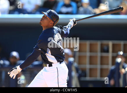 JAMES BORCHUCK | volte OT 318879 BORC raggi 3 (3/04/10) Carl Crawford compare nel primo durante i raggi spring training partita contro i Baltimore Orioles a Charlotte Sports Park in Port Charlotte, FL giovedì 4 marzo 2010. [JAMES BORCHUCK, volte] Foto Stock