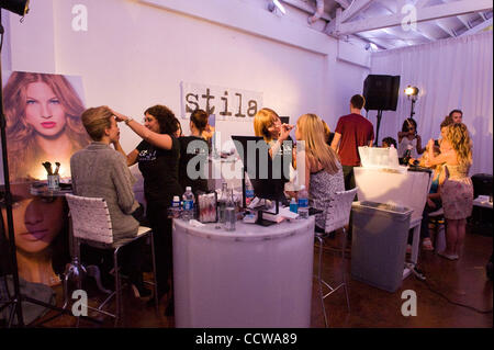 Apr 06, 2010 - Los Angeles, California, Stati Uniti d'America - Generale atmosfera al Buzz ragazze stile senza tempo Sfilata di moda in favore di 'cuore gioioso Fondazione' presso il contrassegno per degli eventi. (Credito Immagine: © Lisa Rose/ZUMA Press) Foto Stock