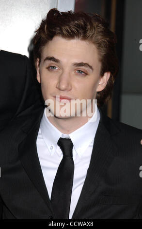 Apr. 27, 2010 - Hollywood, California, Stati Uniti - KYLE GALLNER.'' un incubo su Elm Street'' Premiere.Grauman's Chinese Theatre di Los Angeles 04-27-2010. 2010.I15203PR(Immagine di credito: © Phil Roach/Globe foto/ZUMApress.com) Foto Stock