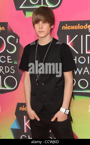 Mar 27, 2010 - Westwood, California, Stati Uniti d'America - JUSTIN BIEBER arrivando al Kid's Choice Awards 2010 tenutasi presso la UCLA. (Credito Immagine: © Lisa O'Connor/ZUMA Press) Foto Stock