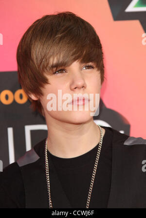 Mar 27, 2010 - Westwood, California, Stati Uniti d'America - JUSTIN BIEBER arrivando al Kid's Choice Awards 2010 tenutasi presso la UCLA. (Credito Immagine: © Lisa O'Connor/ZUMA Press) Foto Stock