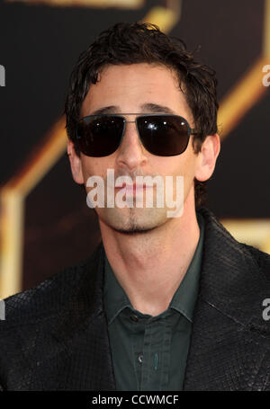 Apr 24, 2010 - Hollywood, California, Stati Uniti d'America - Attore Adrien Brody arrivando al 'Iron Man 2' Premiere Mondiale tenutasi presso l'El Capitan. (Credito Immagine: © Lisa O'Connor/ZUMA Press) Foto Stock