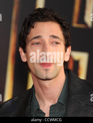 Apr 24, 2010 - Hollywood, California, Stati Uniti d'America - Attore Adrien Brody arrivando al 'Iron Man 2' Premiere Mondiale tenutasi presso l'El Capitan. (Credito Immagine: © Lisa O'Connor/ZUMA Press) Foto Stock