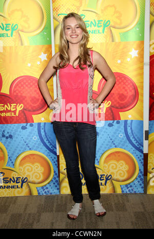 15 maggio 2010 - di Burbank, California, Stati Uniti - BRIDGIT MENDLER arriva a Disney e televisione ABC Gruppo Estate premere giuncata a ABC di Burbank. (Credito Immagine: © Lisa O'Connor/ZUMA Press) Foto Stock