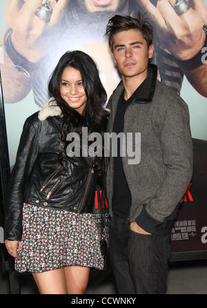 25 maggio 2010 - Los Angeles, California, Stati Uniti d'America - Attori Vanessa Hudgens & Zac Efron arrivando a fargli il greco' Los Angeles Premiere svoltasi presso il Teatro Greco. (Credito Immagine: © Lisa O'Connor/ZUMA Press) Foto Stock