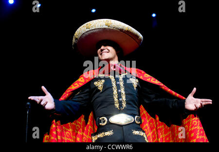 Maggio 08, 2010 - CITTÀ UNIVERSALE, California, Stati Uniti - Cantante Pedro Fernandez si esibisce dal vivo al Amphitheatre di Gibson all'Universal CityWalk. (Credito Immagine: © Leopoldo Pena/ZUMApress.com) Foto Stock