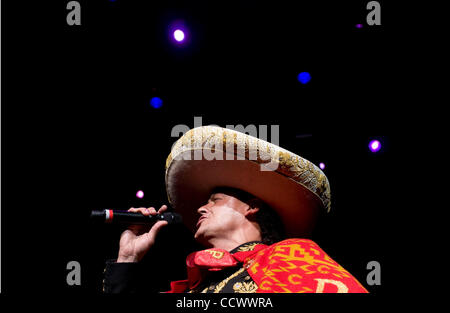 Maggio 08, 2010 - CITTÀ UNIVERSALE, California, Stati Uniti - Cantante Pedro Fernandez si esibisce dal vivo al Amphitheatre di Gibson all'Universal CityWalk. (Credito Immagine: © Leopoldo Pena/ZUMApress.com) Foto Stock