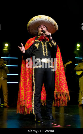 Maggio 08, 2010 - CITTÀ UNIVERSALE, California, Stati Uniti - Cantante Pedro Fernandez si esibisce dal vivo al Amphitheatre di Gibson all'Universal CityWalk. (Credito Immagine: © Leopoldo Pena/ZUMApress.com) Foto Stock