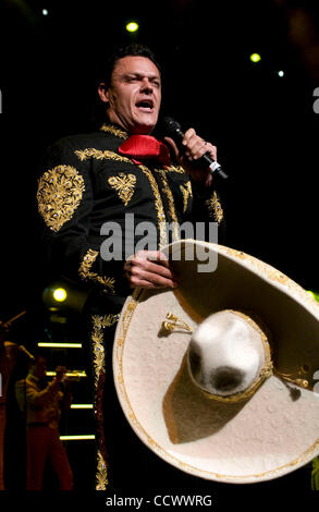 Maggio 08, 2010 - CITTÀ UNIVERSALE, California, Stati Uniti - Cantante Pedro Fernandez si esibisce dal vivo al Amphitheatre di Gibson all'Universal CityWalk. (Credito Immagine: © Leopoldo Pena/ZUMApress.com) Foto Stock