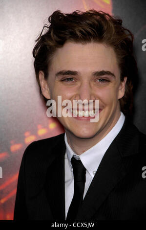 Apr. 27, 2010 - Hollywood, California, Stati Uniti - Kyle Gallner durante la premiere del nuovo film della Warner Bros Foto un incubo su ELM STREET, tenutasi al Grauman's Chinese Theater, il 27 aprile 2010 a Los Angeles. 2010.K64685MGE(Immagine di credito: Â© Michael Germana Globo/foto/ZUMApress.com) Foto Stock