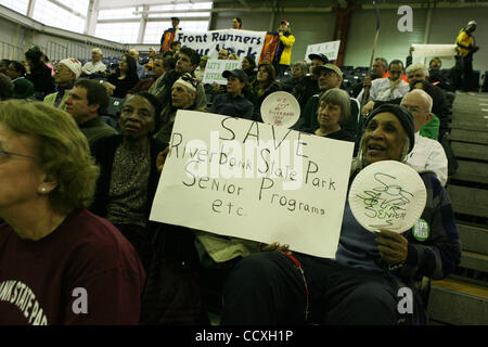 I Newyorkesi da ogni borough si sono riuniti presso il Riverbank parco dello stato su Sabato, 13 marzo 2010 al rally per salvare il parco di chiusura per la loro storica ore di esercizio di 6:00am alle 11:00pm. Stato Riverbank Park è il terzo parco più visitato nello Stato di New York, dopo le Cascate del Niagara e Jones Beach. Ogni Foto Stock