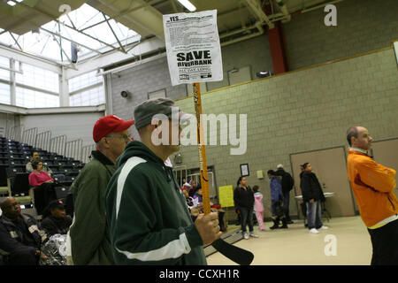 I Newyorkesi da ogni borough si sono riuniti presso il Riverbank parco dello stato su Sabato, 13 marzo 2010 al rally per salvare il parco di chiusura per la loro storica ore di esercizio di 6:00am alle 11:00pm. Stato Riverbank Park è il terzo parco più visitato nello Stato di New York, dopo le Cascate del Niagara e Jones Beach. Ogni Foto Stock